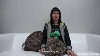 Casting parfait pour cette brune cochonne