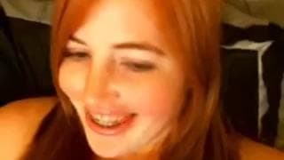 Un peu de godage avec une jolie amatrice Un peu de godage avec une jolie amatrice