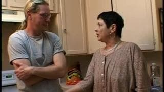 La vieille se fait défoncer par un jeune La vieille se fait défoncer par un jeune