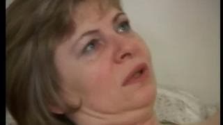 Une vieille avec de grosses tetines Une vieille avec de grosses tetines