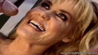 Le mari aime regarder sa femme se faire baiser par des étrangers Le mari aime regarder sa femme se faire baiser par des étrangers
