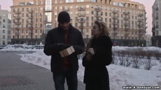 Ramasser une jolie blonde dans la rue et la baiser Ramasser une jolie blonde dans la rue et la baiser