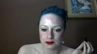 Elle fait mumuse devant sa webcam la milf Elle fait mumuse devant sa webcam la milf