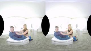 Blonde fait une superbe fellation en porno VR Blonde fait une superbe fellation en porno VR