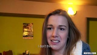 Elle va le sucer et se prendre la bonne bite Elle va le sucer et se prendre la bonne bite