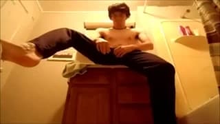 Amateur qui aime bien toucher sa belle teube