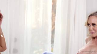 Brandi Love dans la peau d’une masseuse Brandi Love dans la peau d’une masseuse