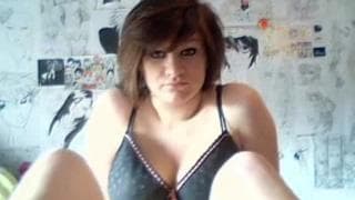 Brunette cochonne qui s'amuse comme jamais