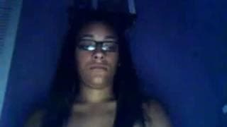 Belle cochonne black devant sa webcam