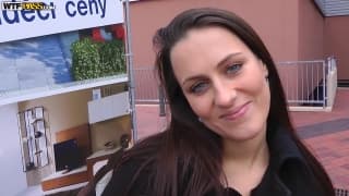 Ils parlent puis baisent sure une chaise Ils parlent puis baisent sure une chaise