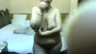 Vraie beurette pour la queue de son homme