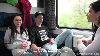 Alex Black, un mâle et un couple dans un train  Alex Black, un mâle et un couple dans un train
