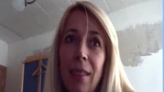 En live sur internet, elle y montre ses formes