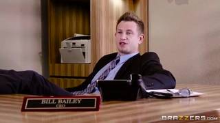 Boss choisit une meuf pour la baiser Boss choisit une meuf pour la baiser