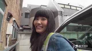 Japonaise équipée de son godemichet electrique Japonaise équipée de son godemichet electrique