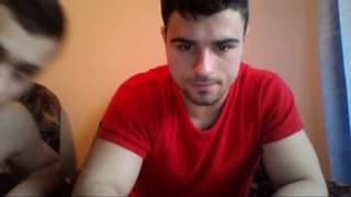 Ce mec généreux prend son pied chez lui