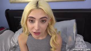 Une blonde gagne sa place pour vivre en se faisant baiser Une blonde gagne sa place pour vivre en se faisant baiser