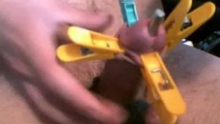 Des trucs dans l'urètre il aime bien ça Des trucs dans l'urètre il aime bien ça