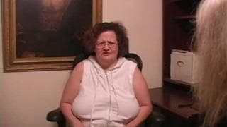 Femme âgé très coquines se fait mettre Femme âgé très coquines se fait mettre