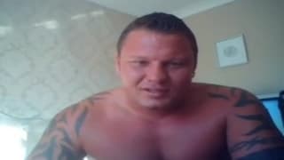 Homme très musclé tripotant sa queue Homme très musclé tripotant sa queue