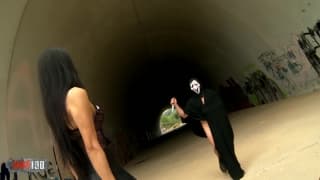 Un chauve tueur masqué baisé sa victime