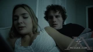 Blair Williams est une belle-sœur blonde coquine Blair Williams est une belle-sœur blonde coquine