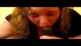 Brune gourmande comme pas deux voulant sucer Brune gourmande comme pas deux voulant sucer