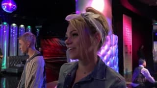 Elle se fait toucher le chatte à las vegas Elle se fait toucher le chatte à las vegas