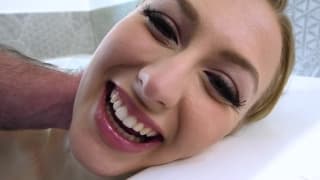 Alexa Grace se débrouille bien avec cette bite Alexa Grace se débrouille bien avec cette bite