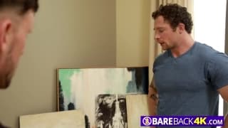Un peintre gay baise son modèle nu Un peintre gay baise son modèle nu