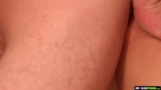 Baiser une jeune brune sexy en bas Jeune 18-21ans, Fellation, Brune, Lingerie Sexy, Collants, Teen Porn, Full HD Porn