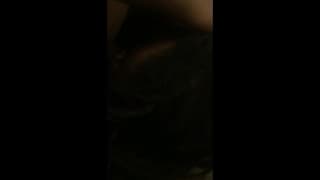 De gros coups de bite pour une jolie salope