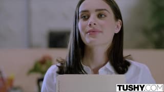 Lana Rhoades s'en prend plein le cul ! Lana Rhoades s'en prend plein le cul !