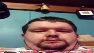 Ce mec amateur et sa petite bite devant la cam