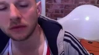 Se toucher la teube, monsieur le fait bien