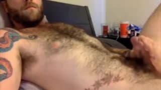 Un homme qui aime se tripoter le zgeg Un homme qui aime se tripoter le zgeg