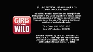 Addee va sortir du cours de gym pour se masturber et se faire orgasmer Addee va sortir du cours de gym pour se masturber et se faire orgasmer