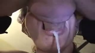 Torride couple amateur pour une belle pipe ! Torride couple amateur pour une belle pipe !