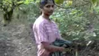 Dans la jungle ce mec va la baiser OKLM 🍆