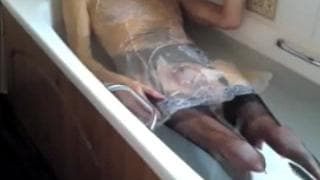 Un homme travesti fait le show en mode soft