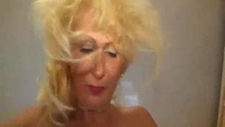 Suceuse mémorable qui va se donner à fond Suceuse mémorable qui va se donner à fond