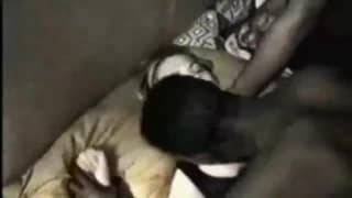 Scène porno amateur avec un black bien doté Scène porno amateur avec un black bien doté