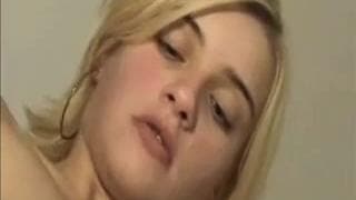 Blonde aux petits seins suce et aime l'anal Blonde aux petits seins suce et aime l'anal