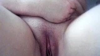 Grosse meuf qui aime faire vibrer sont clitoris Grosse meuf qui aime faire vibrer sont clitoris