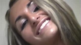 Excellente caresses avec une blonde gaulée ! Excellente caresses avec une blonde gaulée !