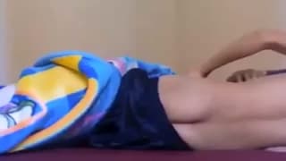 Ces deux amis sont très proches et baisent