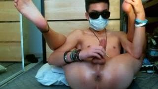 Excellente branlette avec un twink super chaud Excellente branlette avec un twink super chaud