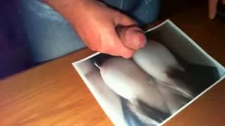 Toucher sa queue en se filmant en même temps