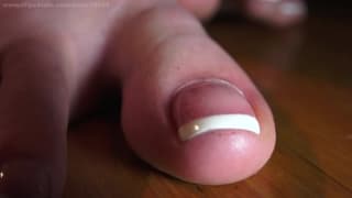 Une fétichiste des pieds chelou avec son mec