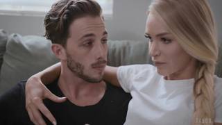 Deux blondes et un mec s'envoient en l'air Deux blondes et un mec s'envoient en l'air